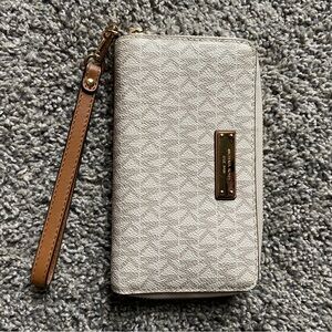 Authentic Michael Kors Wristlet